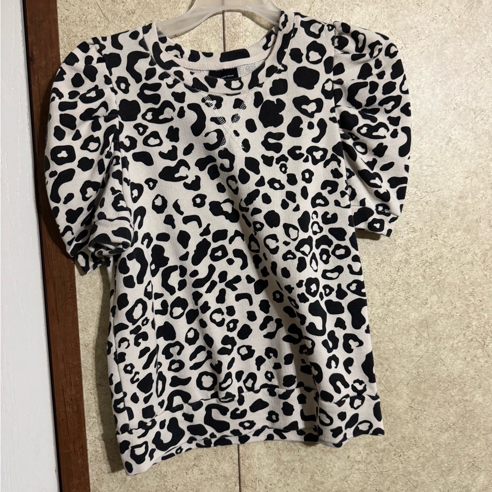 Leopard Print Puff Sleeve Top